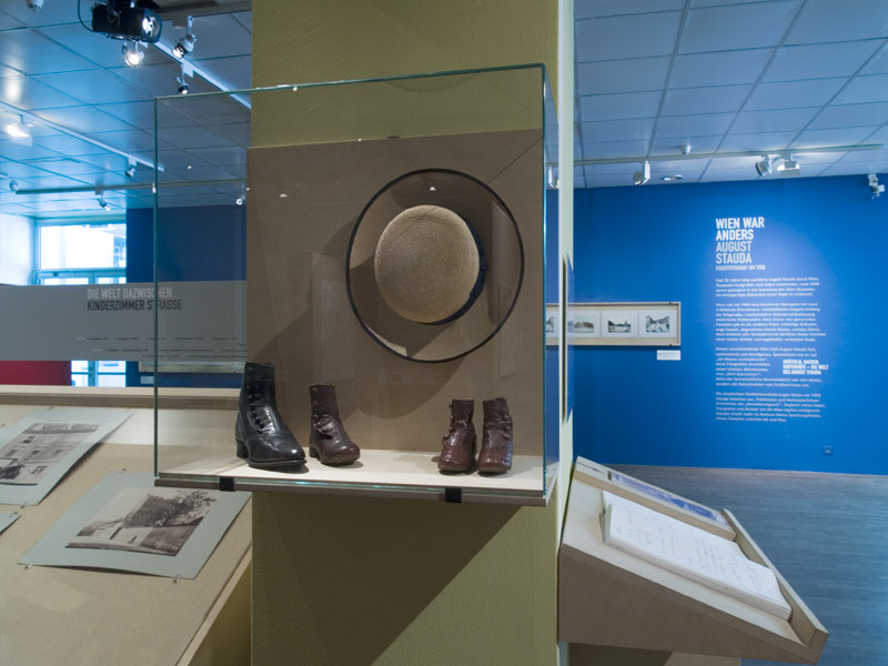 Vergrössert das Bild: Ausstellungsansicht