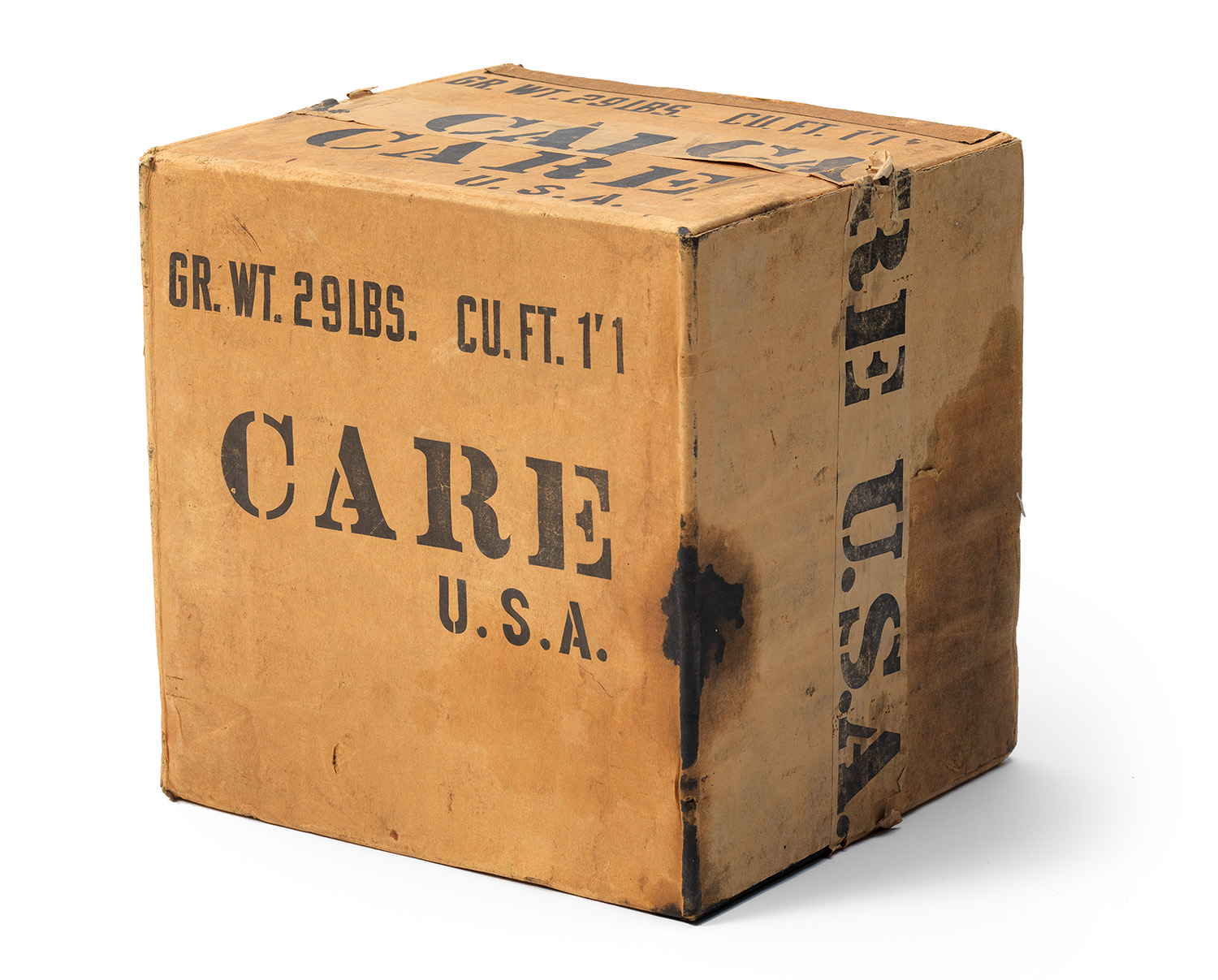 Braune quadratische Schachtel mit der Aufschrift Care U.S.A