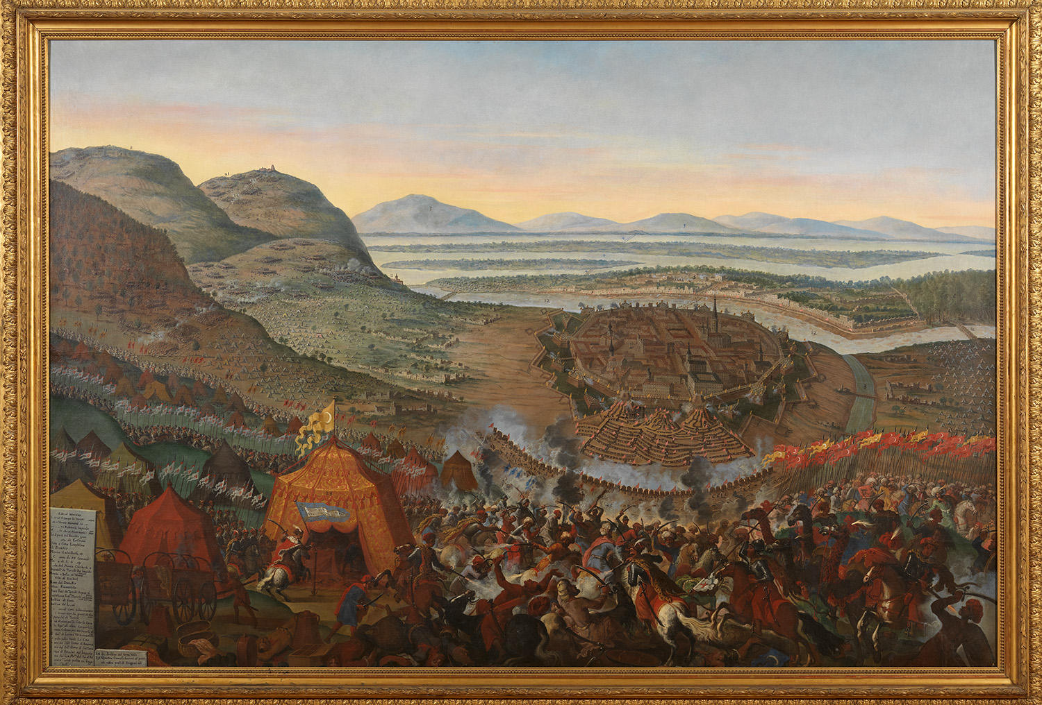 Im Vordergrund das Staatszelt des Türkischen Großwesirs Kara Mustafa Pascha und der polnische König Johann III. Sobieski, im Hintergrund die belagerte Stadt Wien.