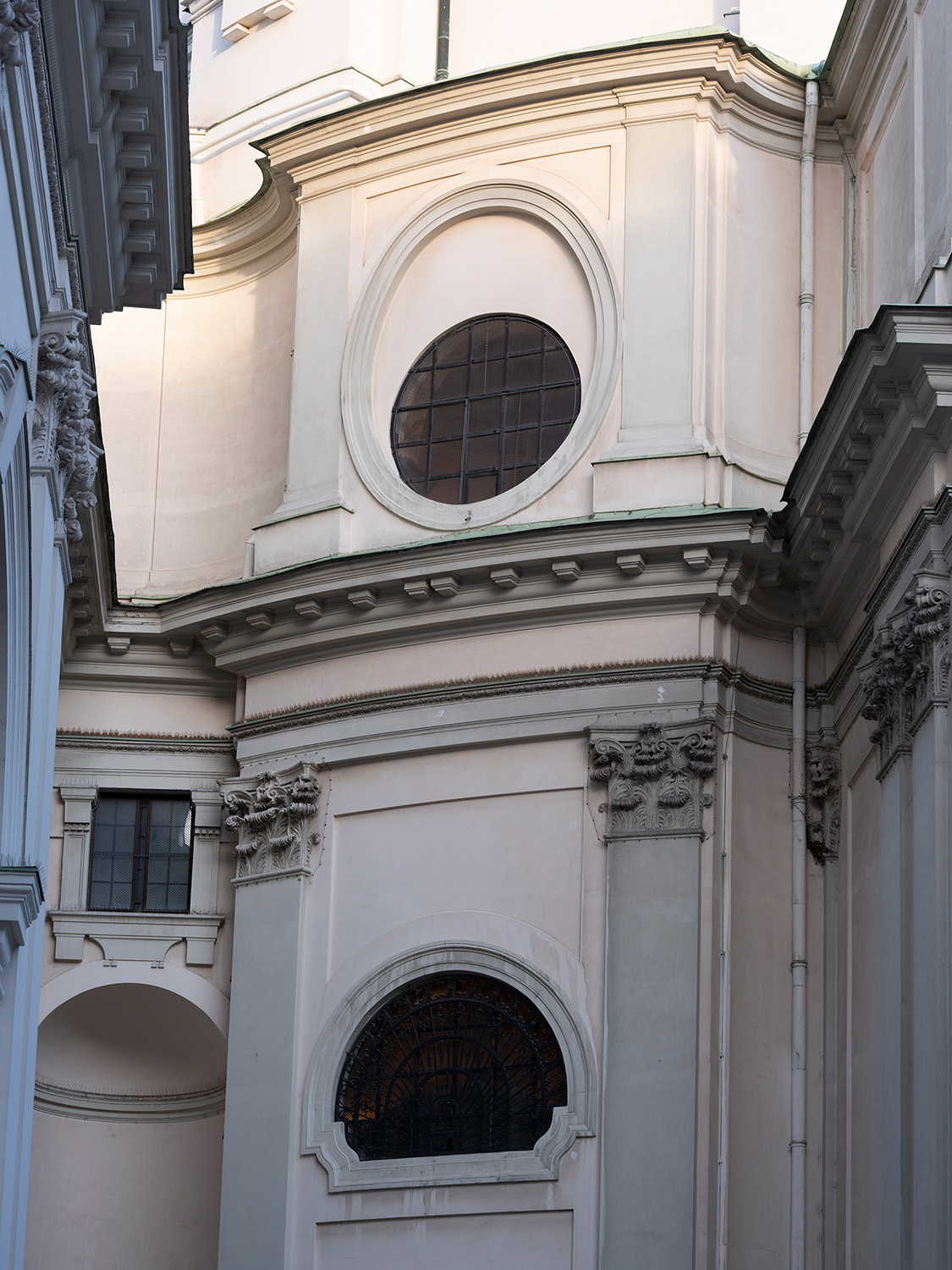 Detail von der Außenansicht der Karlskirche