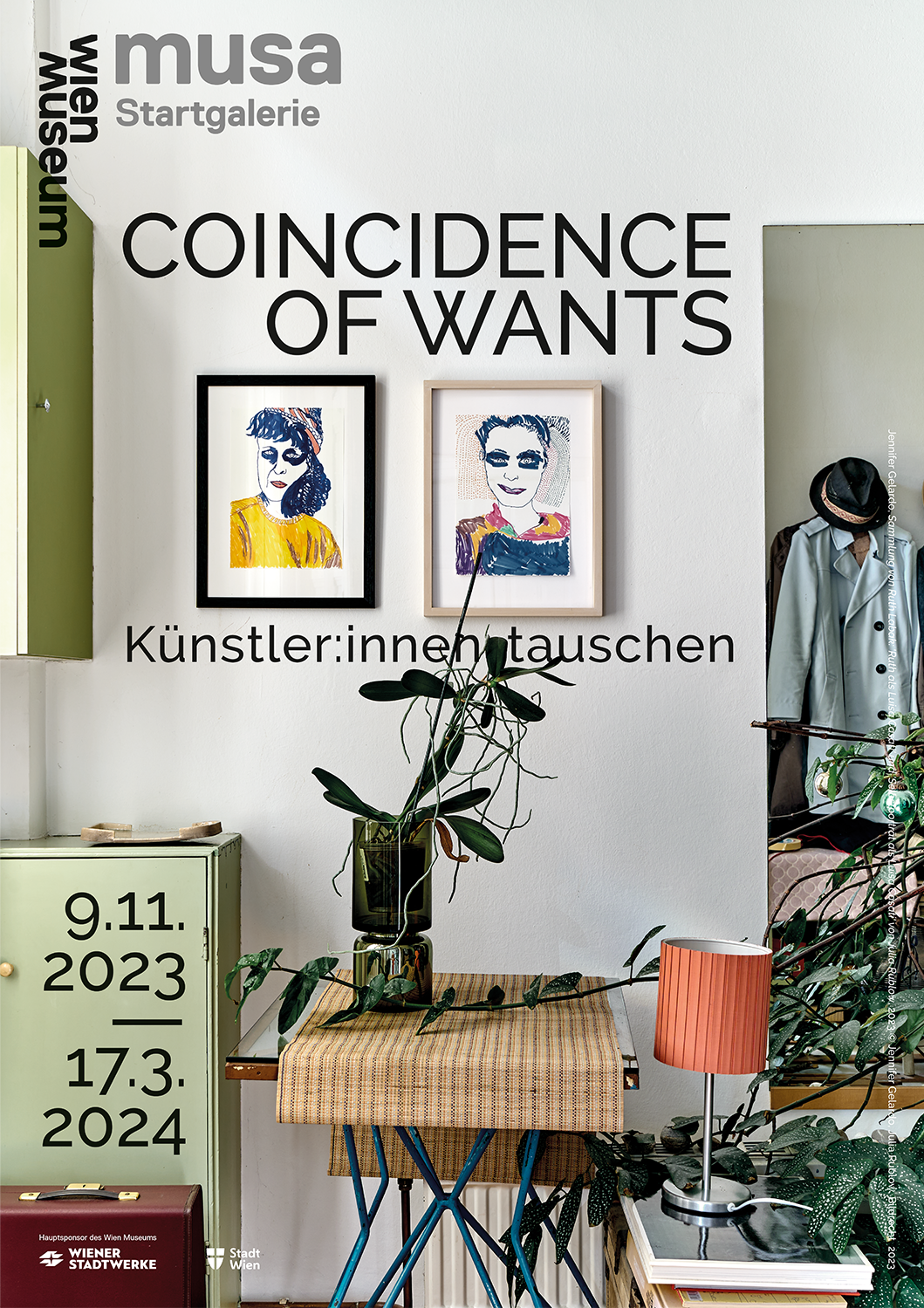 Zu sehen sind zwei Kunstwerke, die in einem privaten Wohnraum an einer Wand hängen.