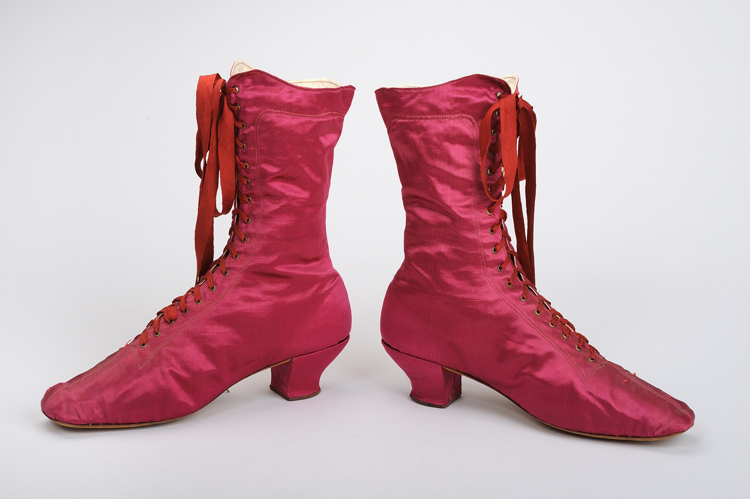 Pinke Schnürstiefel aus Baumwoll Satin mit niedrigem Absatz