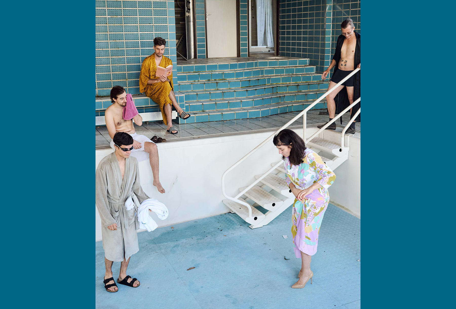 Band in einem ausgelassenen Pool