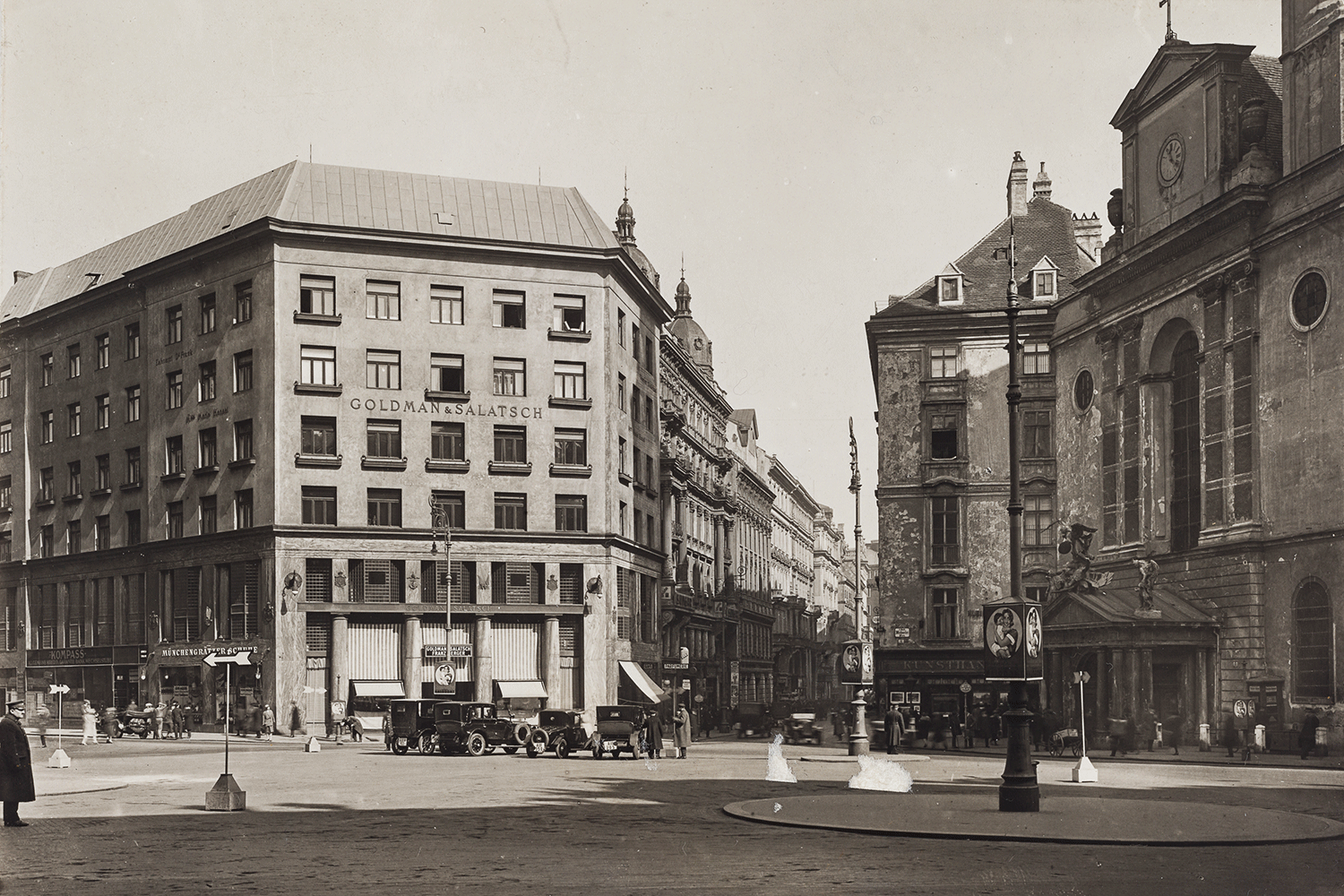 Außenansicht des Looshauses am Michaelerplatz