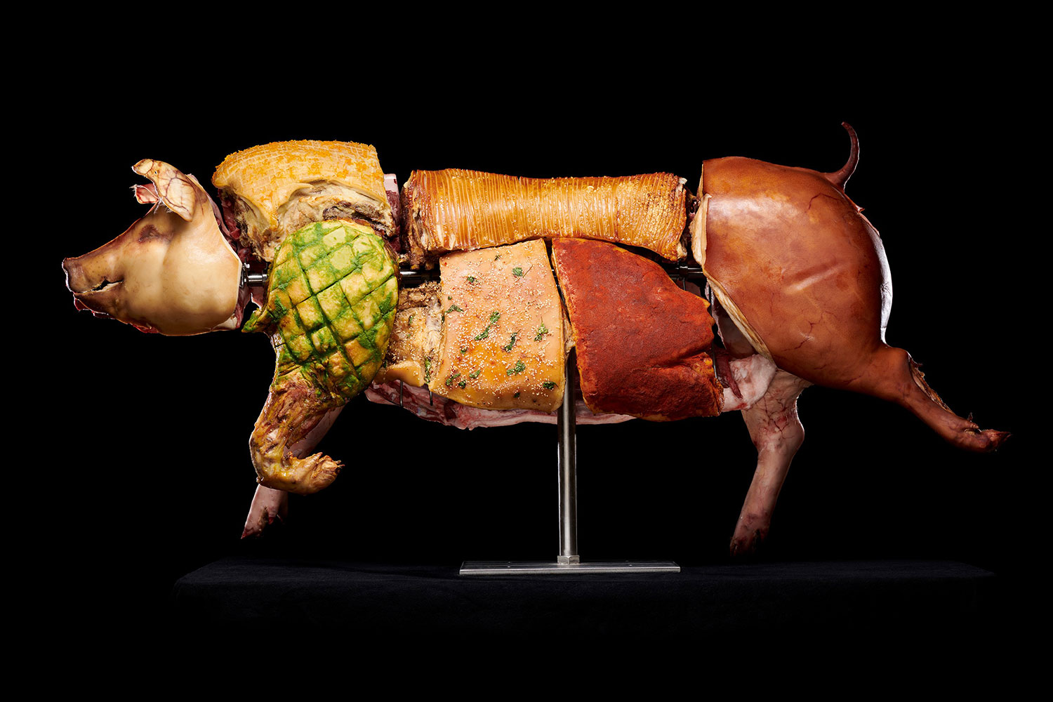 Zusammengesetzter Schweinekörper aus verschiedenen Zubereitungsarten des Schweinefleisches