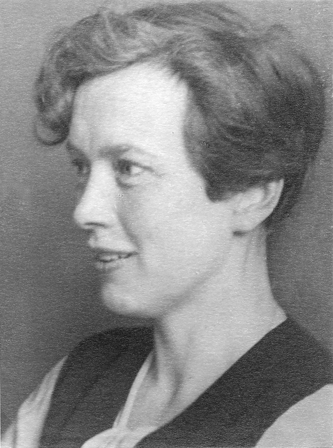 Seitliches Porträt mit kurzen Haaren von Marie Neurath 