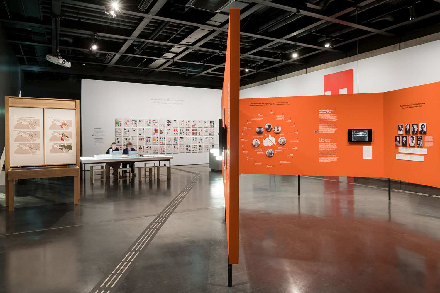 Vergrössert das Bild: Ausstellungsansicht 