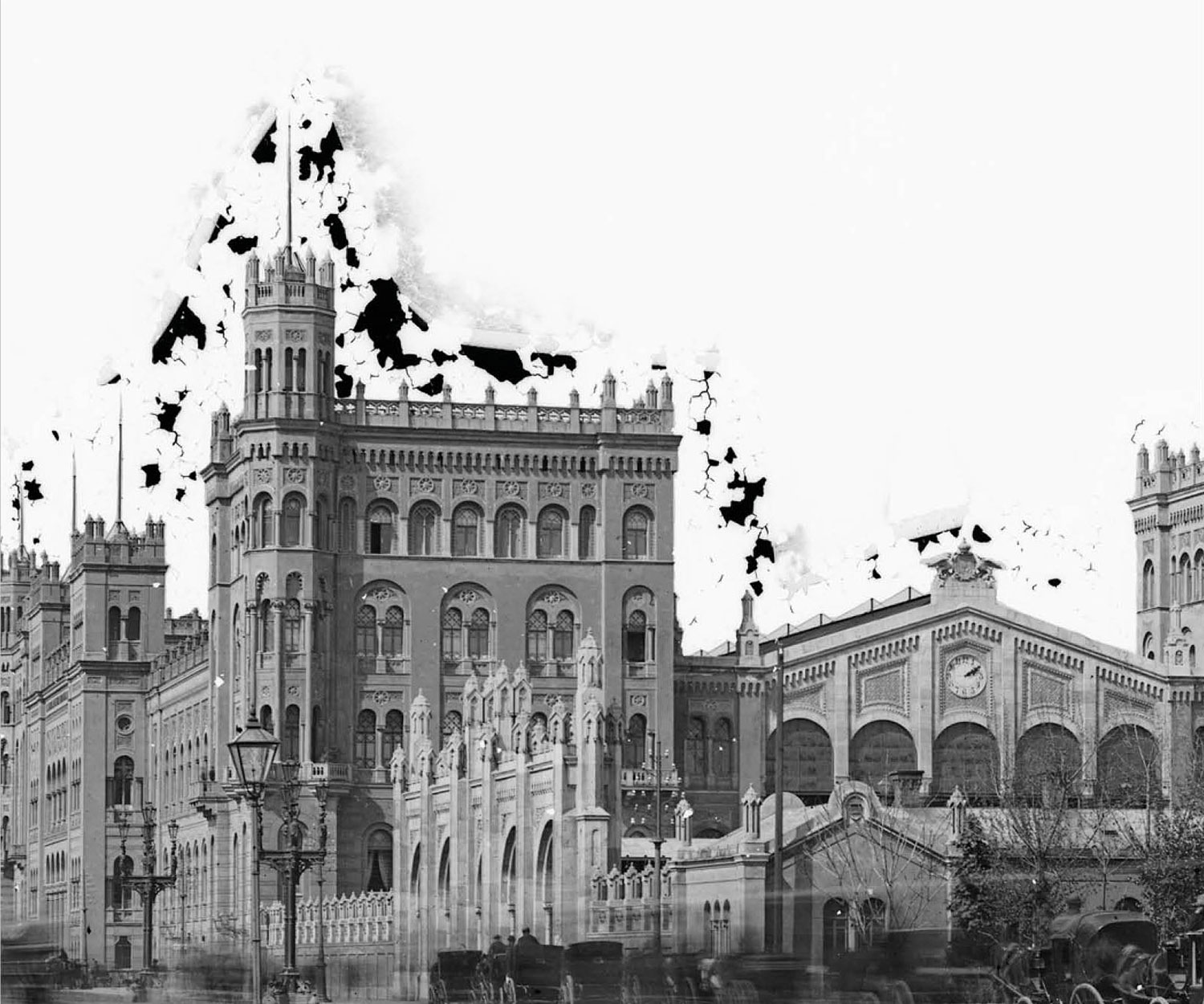 Schwarz-Weiß-Foto des Bahnhofs 