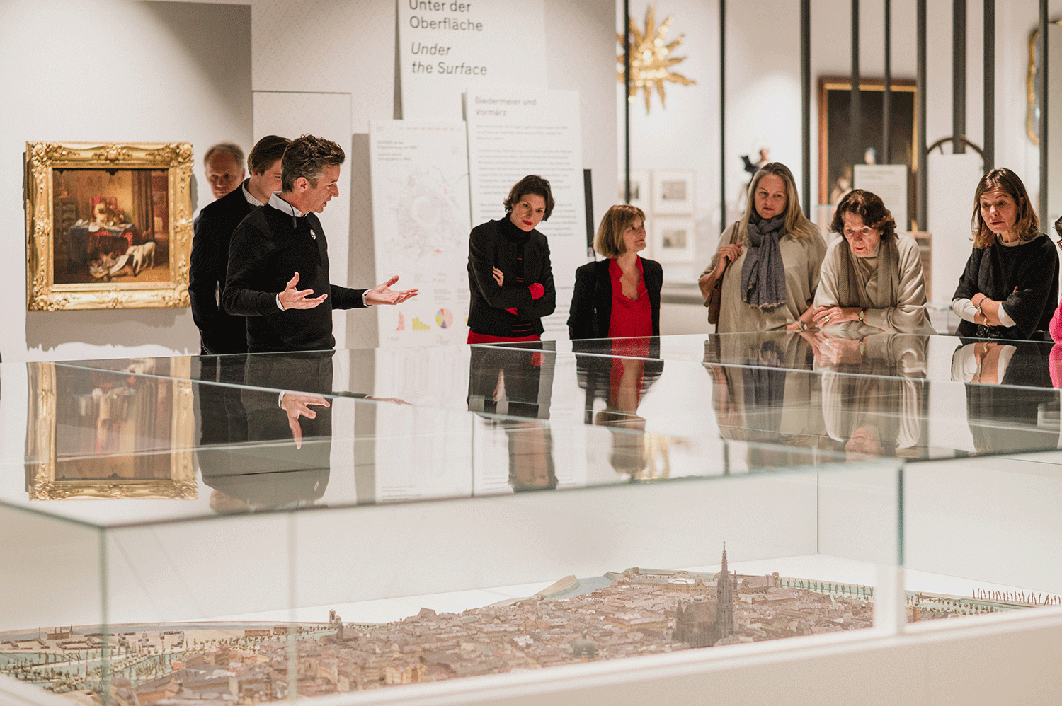 Besuchern wird das Stadtmodell in der Dauerausstellung erklärt