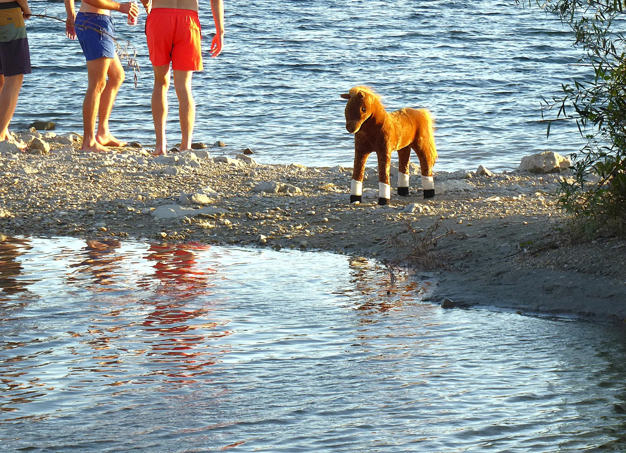 Stofftierpferd auf der Donauinsel