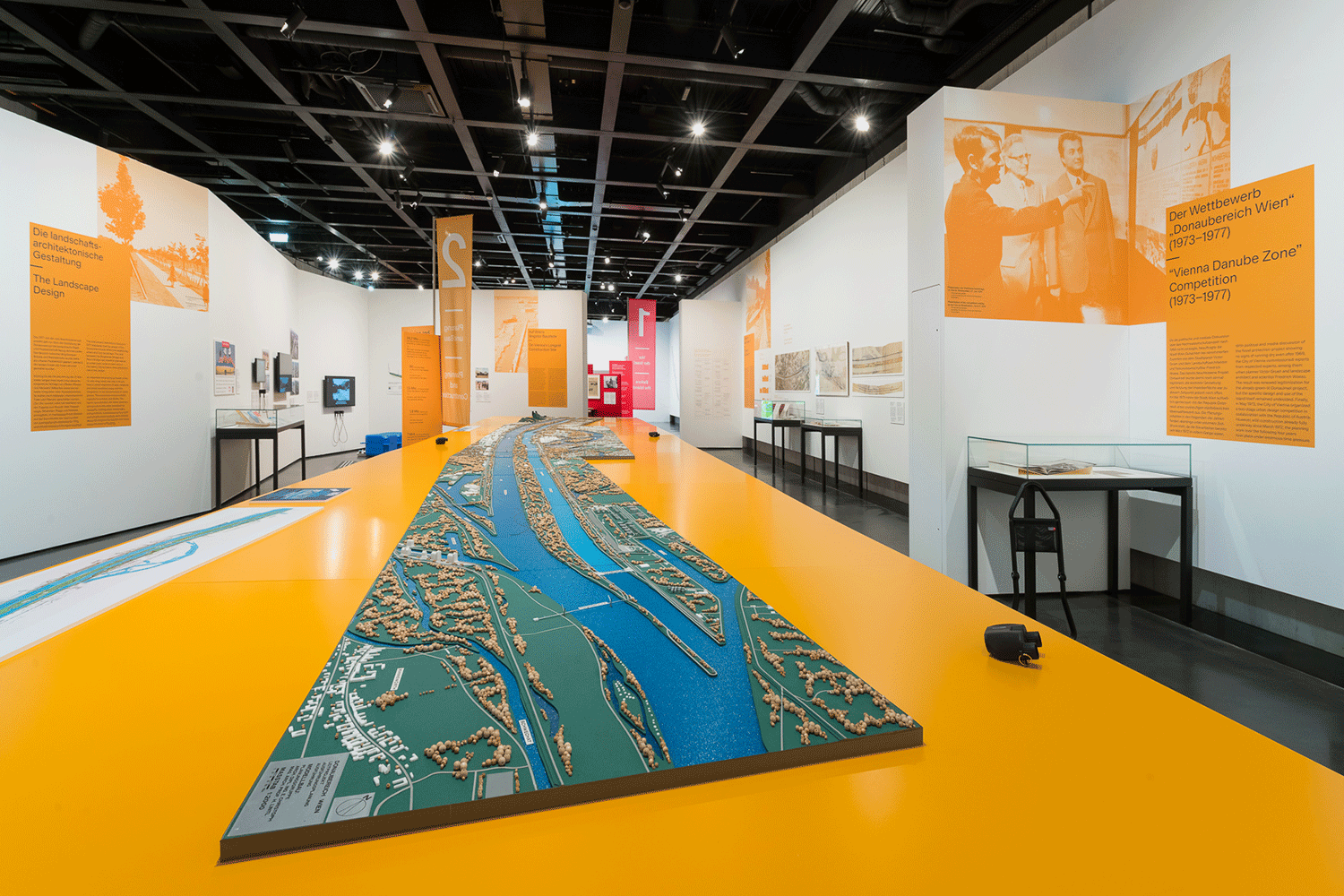 Vergrössert das Bild: Ausstellungsansicht