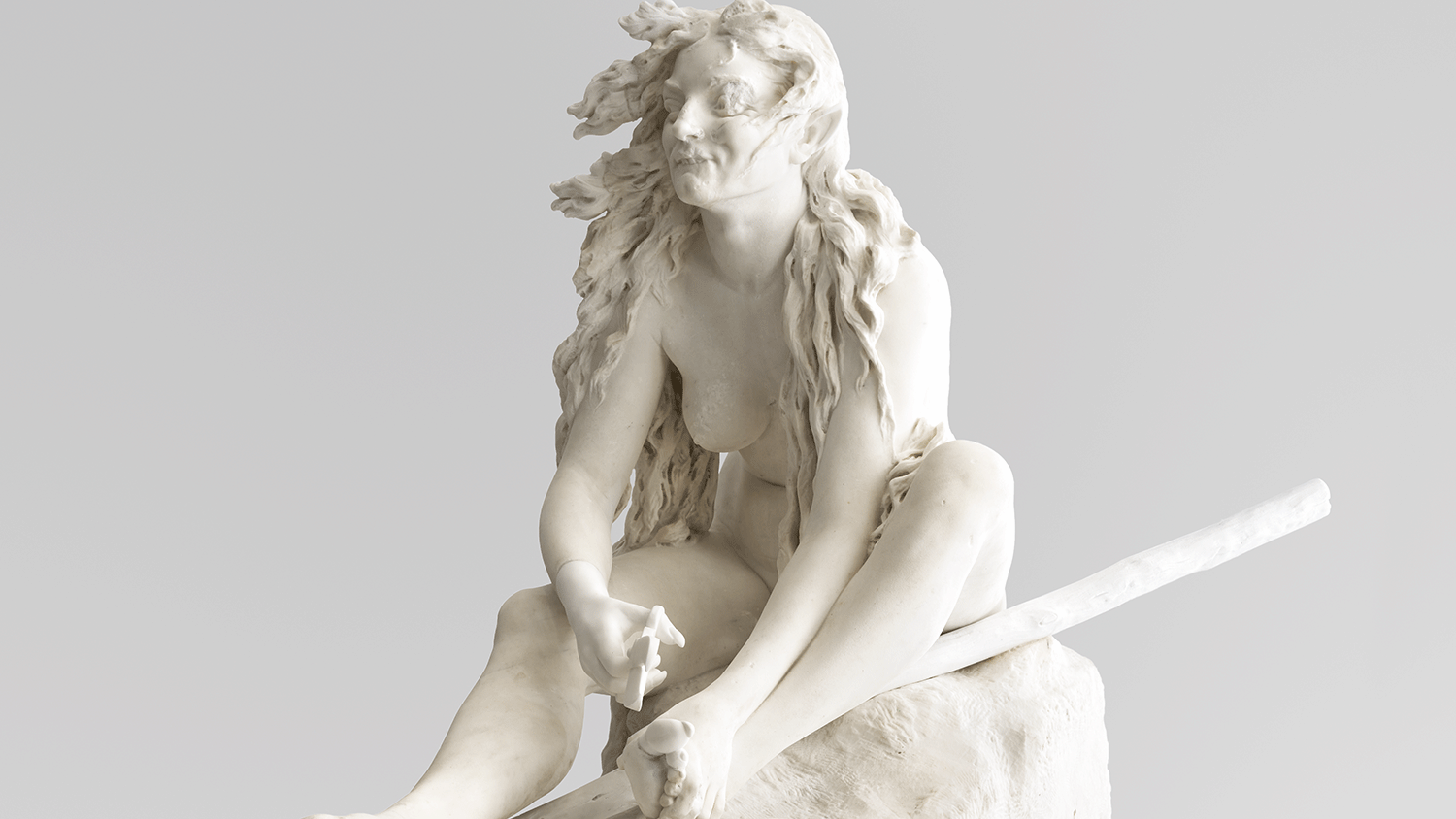 Marmorskulptur einer Hexe bei bei der Walpurgisnacht der K&uuml;nstlerin Teresa Feodorowna Ries