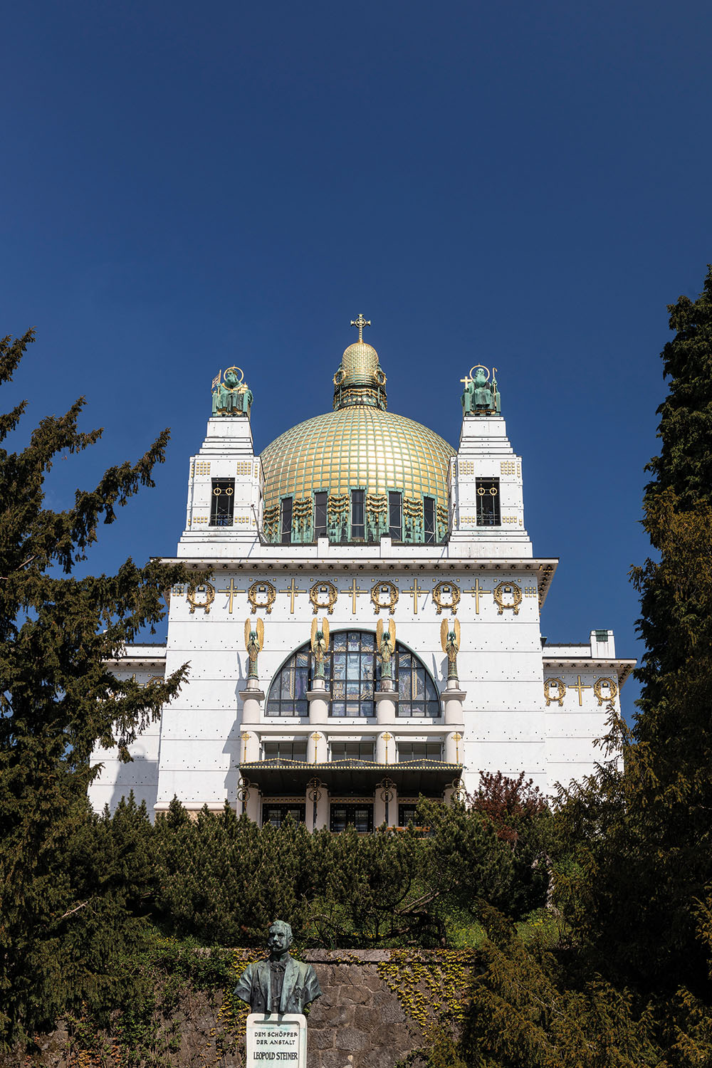 Au&szlig;enansicht der Otto Wagner Kirche am Steinhof