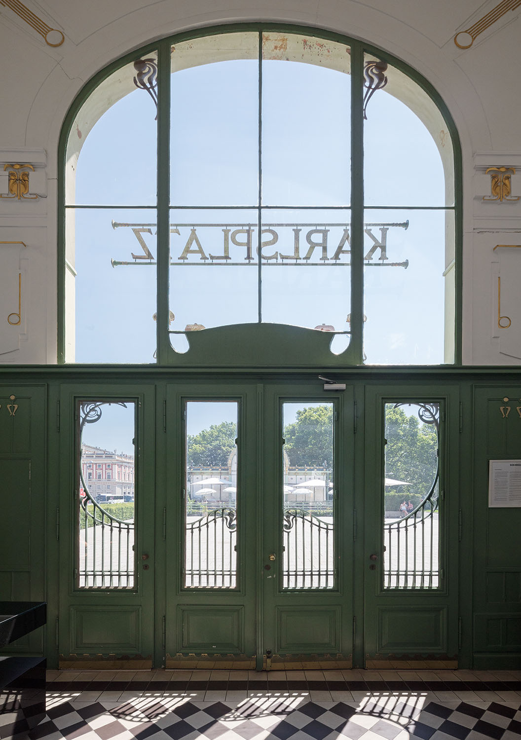 Innenansicht des Otto Wagner Pavillons Karlsplatz