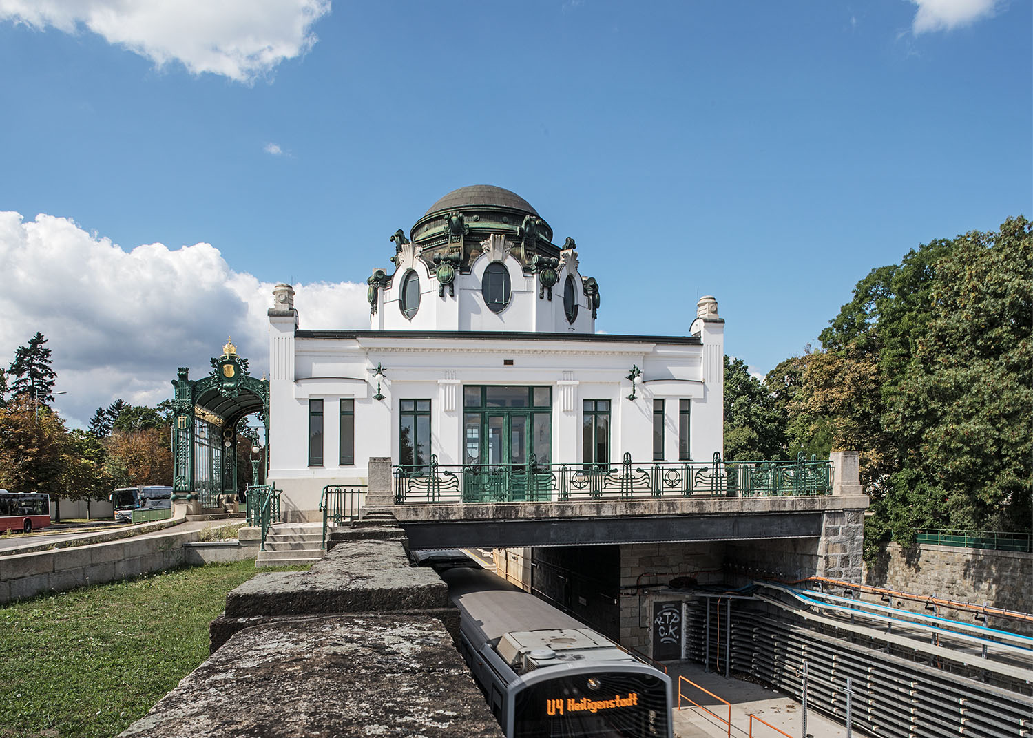 Außenansicht des Otto Wagner Hofpavillon Hietzing