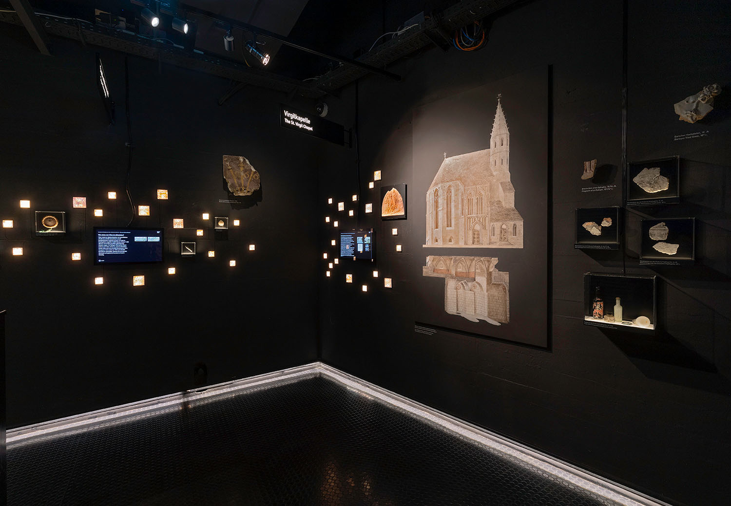 Vergrössert das Bild: Ausstellungsansicht der Virgilkapelle